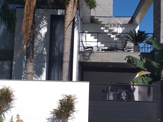 Sobrado com 264m² 3 quartos e 3 banheiros, à venda, no bairro Praia do Quilombo em Penha