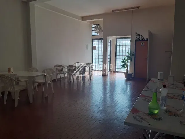 Sobrado com 250m² 8 quartos e 7 banheiros, à venda, no bairro Leblon em Uberaba