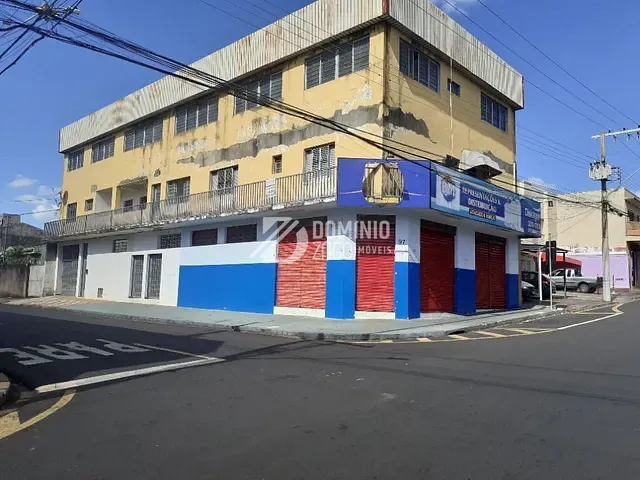 Sobrado com 250m² 8 quartos e 7 banheiros, à venda, no bairro Leblon em Uberaba