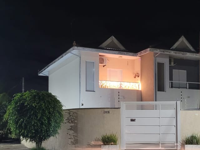 Sobrado com 336m² 2 quartos e 2 banheiros, à venda, no bairro Village das Flores em Caçapava