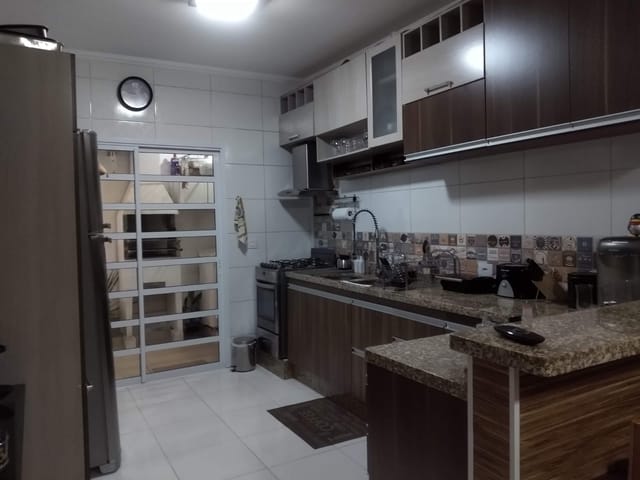 Sobrado com 336m² 2 quartos e 2 banheiros, à venda, no bairro Village das Flores em Caçapava