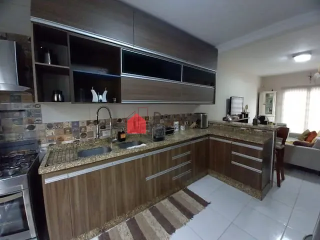Sobrado com 336m² 2 quartos e 2 banheiros, à venda, no bairro Village das Flores em Caçapava