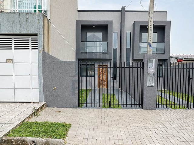 Sobrado 3 quartos e 2 banheiros, à venda, no bairro Campo de Santana em Curitiba