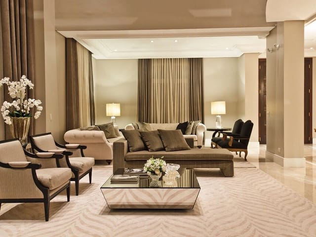 Casa com 1542m² 4 quartos e 7 banheiros, à venda, no bairro São João em Curitiba