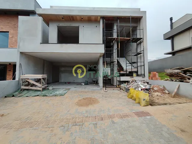 Sobrado com 200m² 3 quartos e 4 banheiros, à venda, no bairro Olímpico em Londrina