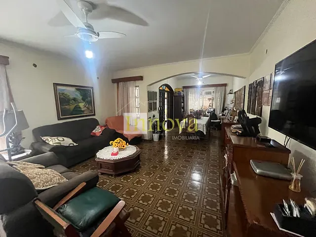 Sobrado com 265m² 4 quartos e 1 banheiro, à venda, no bairro Centro em Caraguatatuba