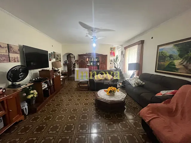 Sobrado com 265m² 4 quartos e 1 banheiro, à venda, no bairro Centro em Caraguatatuba
