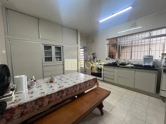 Sobrado com 265m² 4 quartos e 1 banheiro, à venda, no bairro Centro em Caraguatatuba