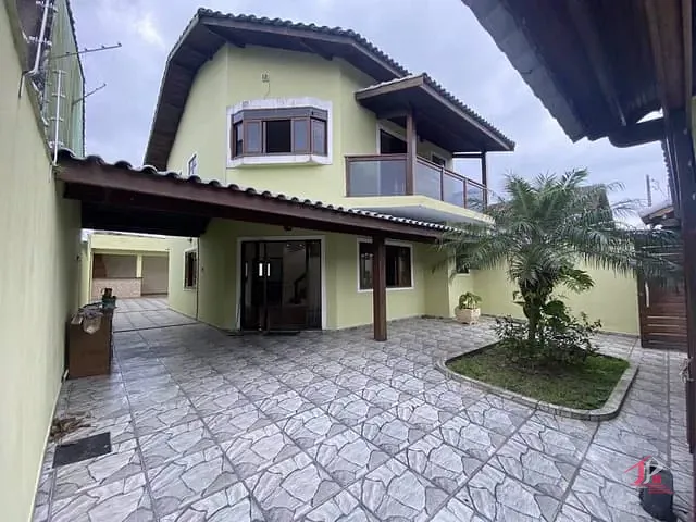 Sobrado 4 quartos e 2 banheiros, à venda, no bairro Jardim Ivoty em Itanhaém