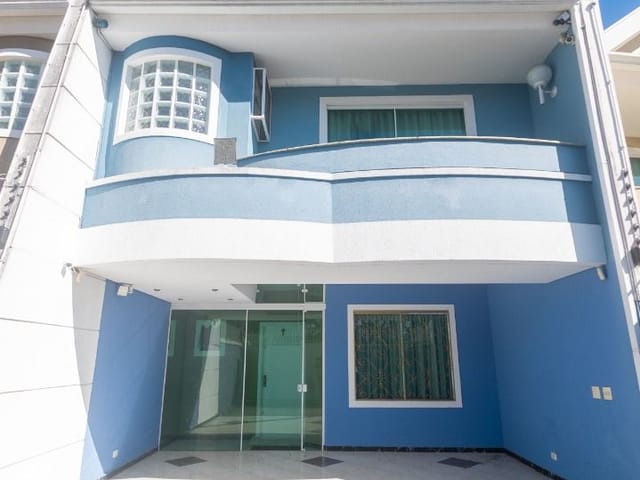 Sobrado com 147m² 3 quartos e 5 banheiros, à venda, no bairro Água Verde em Curitiba