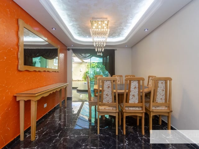 Sobrado com 147m² 3 quartos e 5 banheiros, à venda, no bairro Água Verde em Curitiba