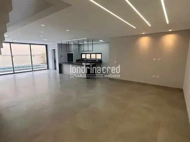 Sobrado com 250m² 3 quartos e 4 banheiros, à venda, no bairro Universitário em Londrina
