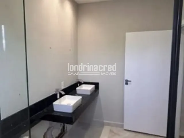 Sobrado com 250m² 3 quartos e 4 banheiros, à venda, no bairro Universitário em Londrina
