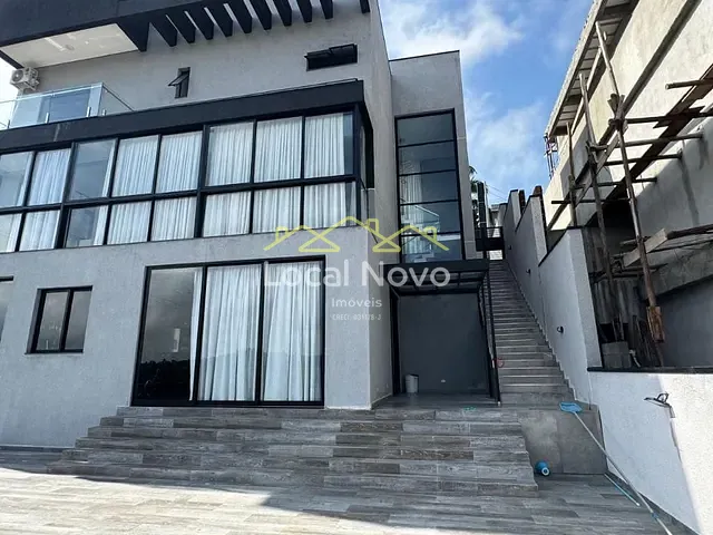 Sobrado com 600m² 6 quartos e 2 banheiros, à venda ou para alugar, no bairro Jardim Imperial Hills III em Arujá