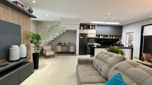 Sobrado com 250m² 3 quartos e 5 banheiros, à venda, no bairro Terras de Santana em Londrina