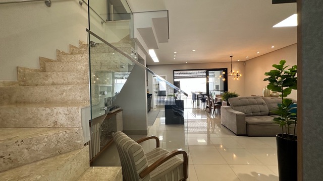 Sobrado com 250m² 3 quartos e 5 banheiros, à venda, no bairro Terras de Santana em Londrina