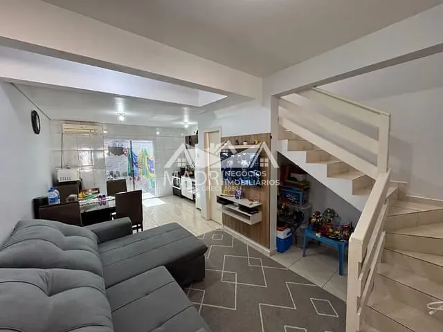 Sobrado com 100m² 2 quartos e 1 banheiro, à venda, no bairro São Sebastião em Palhoça