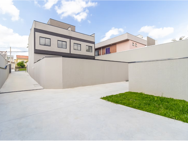 Sobrado com 147m² 3 quartos e 2 banheiros, à venda, no bairro Xaxim em Curitiba