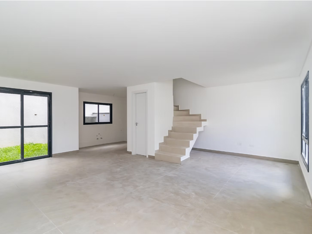 Sobrado com 147m² 3 quartos e 2 banheiros, à venda, no bairro Xaxim em Curitiba