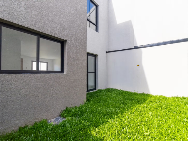 Sobrado com 147m² 3 quartos e 2 banheiros, à venda, no bairro Xaxim em Curitiba
