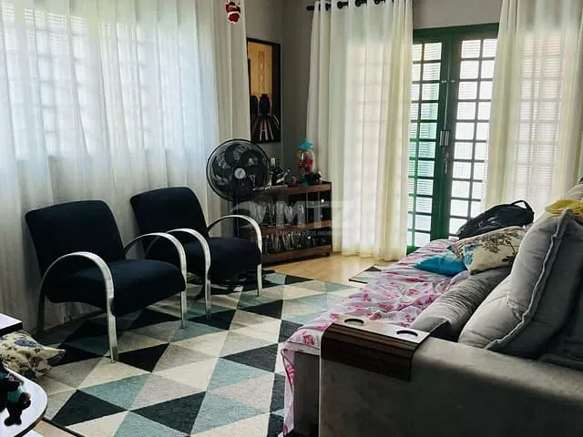 Sobrado com 199m² 4 quartos e 3 banheiros, à venda, no bairro Centro em Botucatu