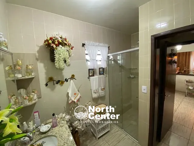 Sobrado com 390m² 4 quartos e 3 banheiros, à venda, no bairro Costeira em Balneário Barra do Sul