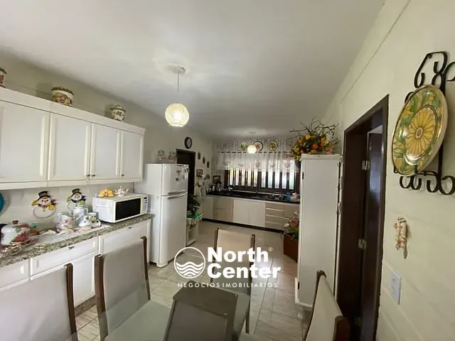 Sobrado com 390m² 4 quartos e 3 banheiros, à venda, no bairro Costeira em Balneário Barra do Sul