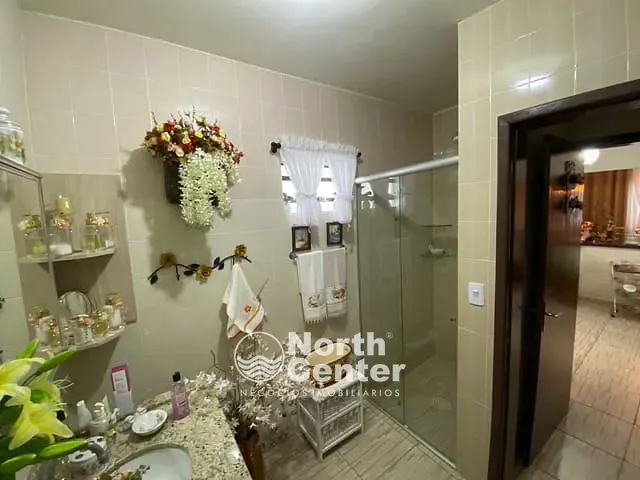 Sobrado com 390m² 4 quartos e 3 banheiros, à venda, no bairro Costeira em Balneário Barra do Sul