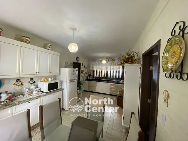 Sobrado com 390m² 4 quartos e 3 banheiros, à venda, no bairro Costeira em Balneário Barra do Sul