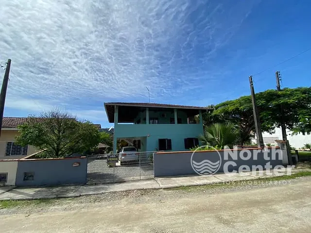Sobrado com 390m² 4 quartos e 3 banheiros, à venda, no bairro Costeira em Balneário Barra do Sul