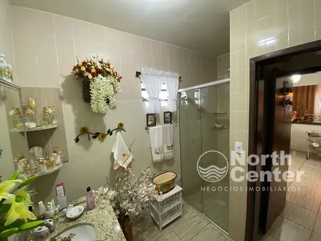 Sobrado com 390m² 4 quartos e 3 banheiros, à venda, no bairro Costeira em Balneário Barra do Sul