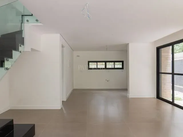 Sobrado com 150m², à venda, no bairro Santa Cândida em Curitiba