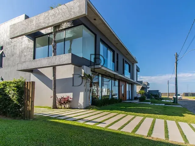 Sobrado com 600m² 4 quartos e 5 banheiros, à venda, no bairro Atlântida-Sul em Xangri-Lá