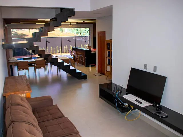 Sobrado com 267m² 3 quartos e 3 banheiros, à venda, no bairro Conjunto Habitacional Alexandre Urbanas em Londrina