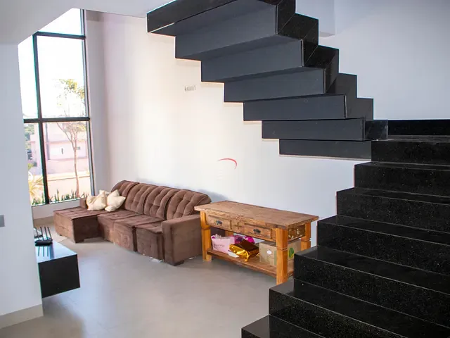 Sobrado com 267m² 3 quartos e 3 banheiros, à venda, no bairro Conjunto Habitacional Alexandre Urbanas em Londrina