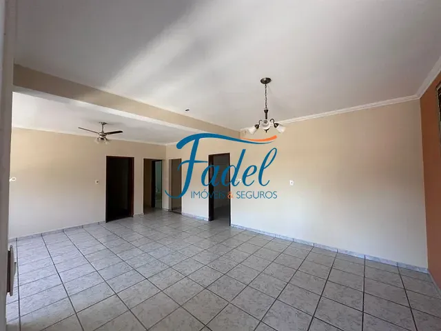Sobrado com 100m² 3 quartos e 1 banheiro, para alugar, no bairro Centro em Conchal