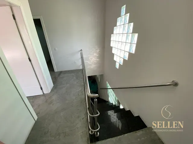 Sobrado 3 quartos e 3 banheiros, à venda, no bairro Centro em Balneário Camboriú