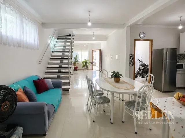 Sobrado 3 quartos e 3 banheiros, à venda, no bairro Centro em Balneário Camboriú