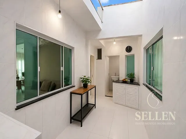 Sobrado 3 quartos e 3 banheiros, à venda, no bairro Centro em Balneário Camboriú