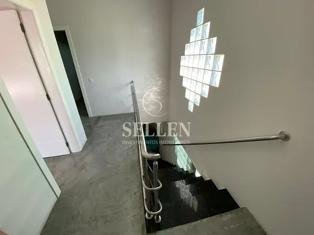 Sobrado 3 quartos e 3 banheiros, à venda, no bairro Centro em Balneário Camboriú