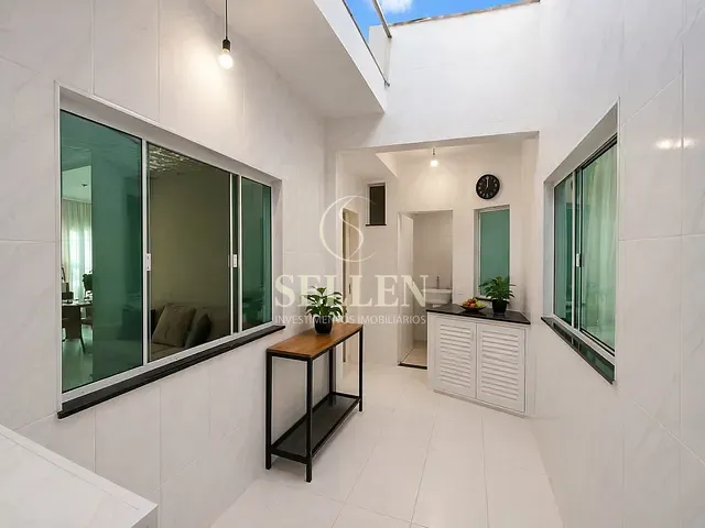 Sobrado 3 quartos e 3 banheiros, à venda, no bairro Centro em Balneário Camboriú