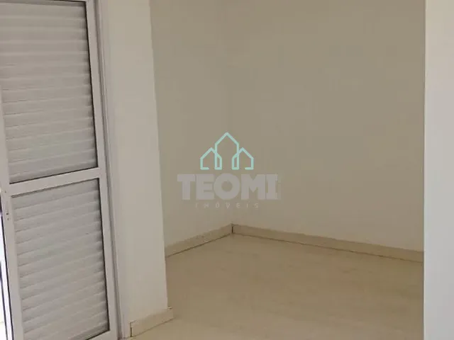 Sobrado com 200m² 3 quartos e 2 banheiros, à venda, no bairro Vila Areao em Taubaté