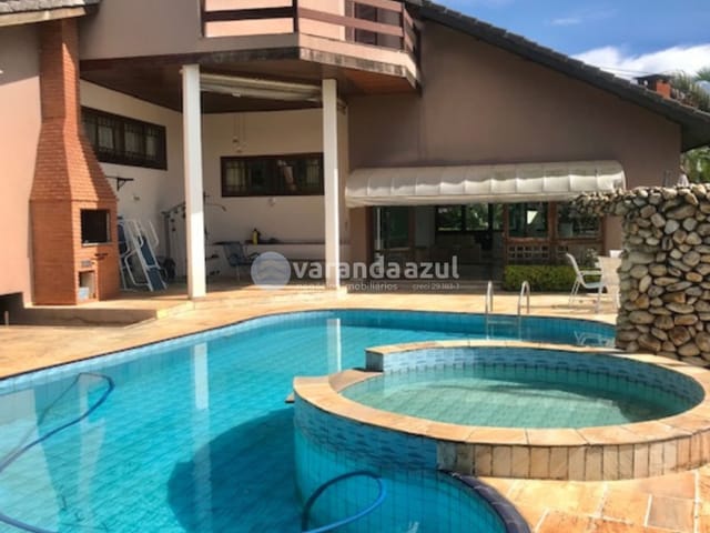 Sobrado com 700m² 4 quartos e 5 banheiros, à venda, no bairro Aruã em Mogi das Cruzes