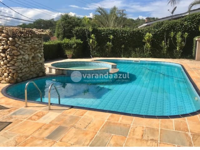 Sobrado com 700m² 4 quartos e 5 banheiros, à venda, no bairro Aruã em Mogi das Cruzes