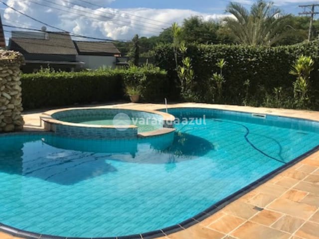 Sobrado com 700m² 4 quartos e 5 banheiros, à venda, no bairro Aruã em Mogi das Cruzes
