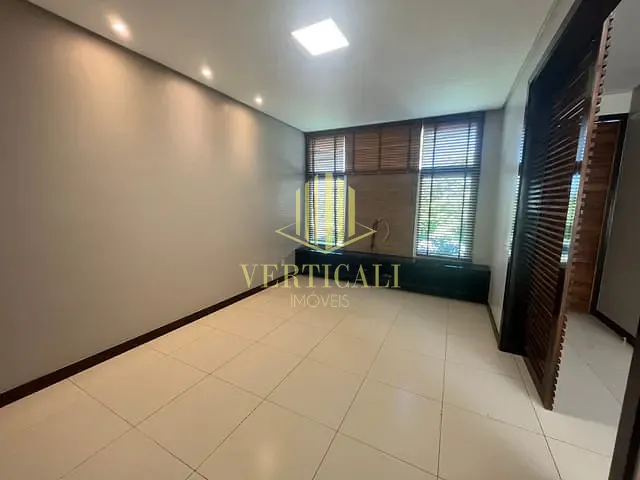Sobrado com 500m² 5 quartos e 6 banheiros, à venda, no bairro Condomínio Florais Cuiabá Residencial em Cuiabá