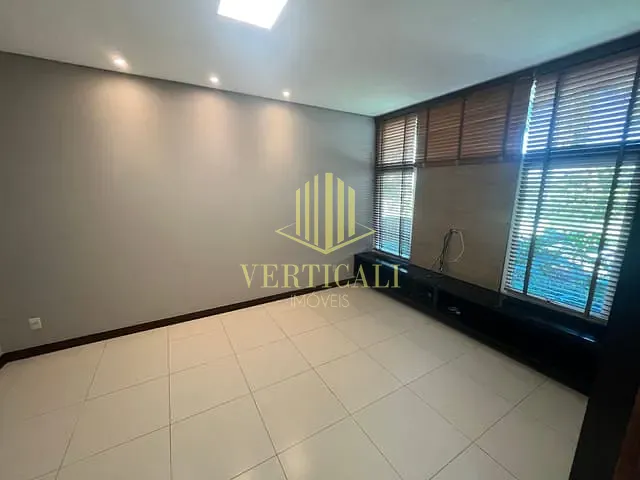 Sobrado com 500m² 5 quartos e 6 banheiros, à venda, no bairro Condomínio Florais Cuiabá Residencial em Cuiabá