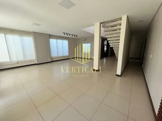 Sobrado com 500m² 5 quartos e 6 banheiros, à venda, no bairro Condomínio Florais Cuiabá Residencial em Cuiabá