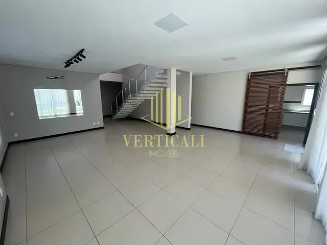 Sobrado com 500m² 5 quartos e 6 banheiros, à venda, no bairro Condomínio Florais Cuiabá Residencial em Cuiabá