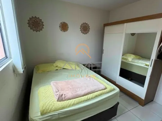 Sobrado 2 quartos e 1 banheiro, à venda, no bairro Areal em Pelotas